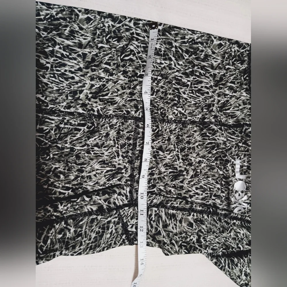 Lululemon High Rise Green Camo Los Angeles Leggings 10 Womens Crop Wunder Under